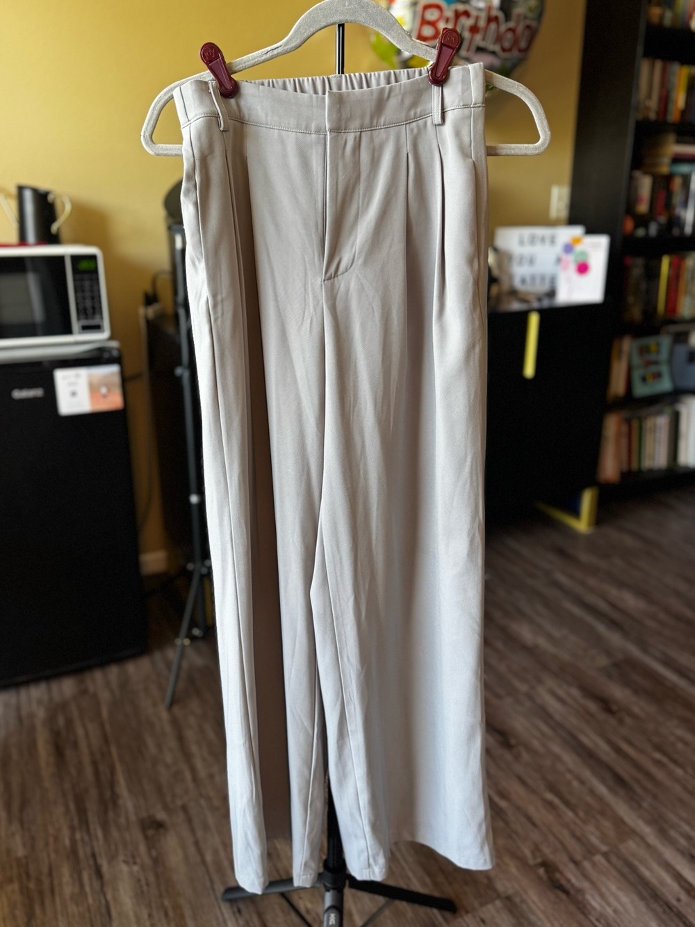 Women's Wide-Leg Trousers in Light Gray
